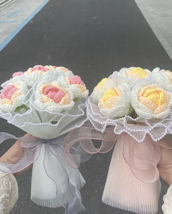 Crochet Rose Flower Bouquet l Hand-Woven Wool Artificial Rose Gift for Mother's Day, Teacher's Day & Birthday