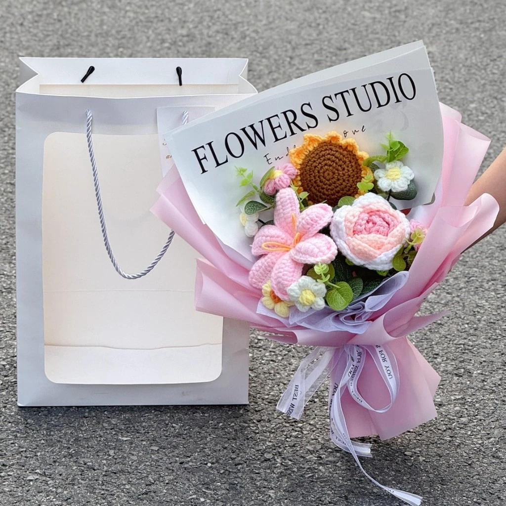 Hand-Knitted Wool Artificial Flower Bouquet l Crochet Flower Gift for Girlfriend, Handmade Decorative Bouquet